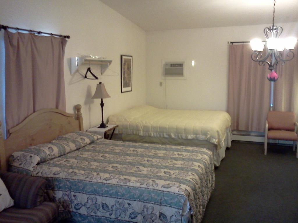 Borealis Inn Fairbanks Room photo